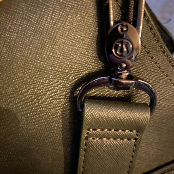 Lululemon Carryall Gym Diaper Bag Forrest Green - Picture 9 of 9